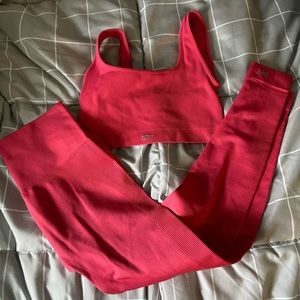 Set active punch bra and leggings